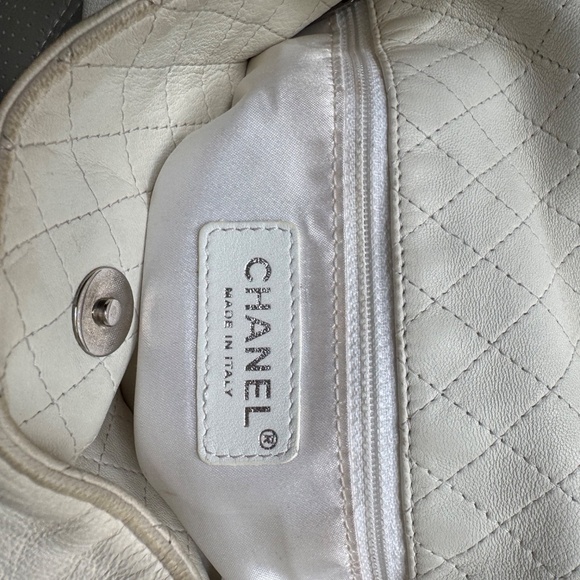 Chanel shoulder bag in light cream color - Picture 4 of 5